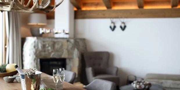 Destination-Wedding - Art der Location: Hotel / Chalet - Einrichtung Chalet mit Holzkamin - PURE Resort Pitztal