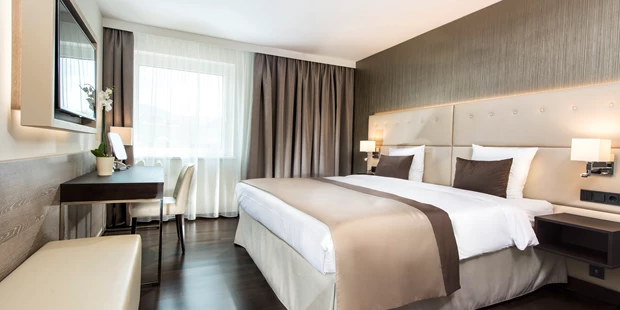 Destination-Wedding - Art der Location: Hotel / Chalet - Executive Grand Suite - Schlafbereich - Wyndham Grand Salzburg Conference Centre