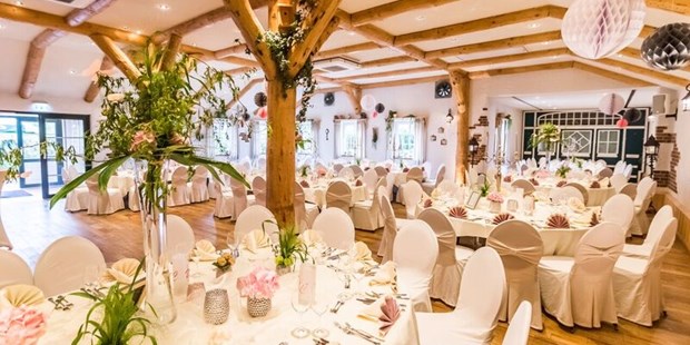 Destination-Wedding - Preisniveau Hochzeitsfeier: €€ - Köhlerdiele mit Klimaanlage und eigener Terrasse - Hotel & Akademie Backenköhler