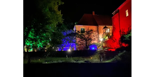 Destination-Wedding - Art der Location: Hotel / Chalet - Die Burg bei Nacht mit beleuchtung - Wasserburg Turow