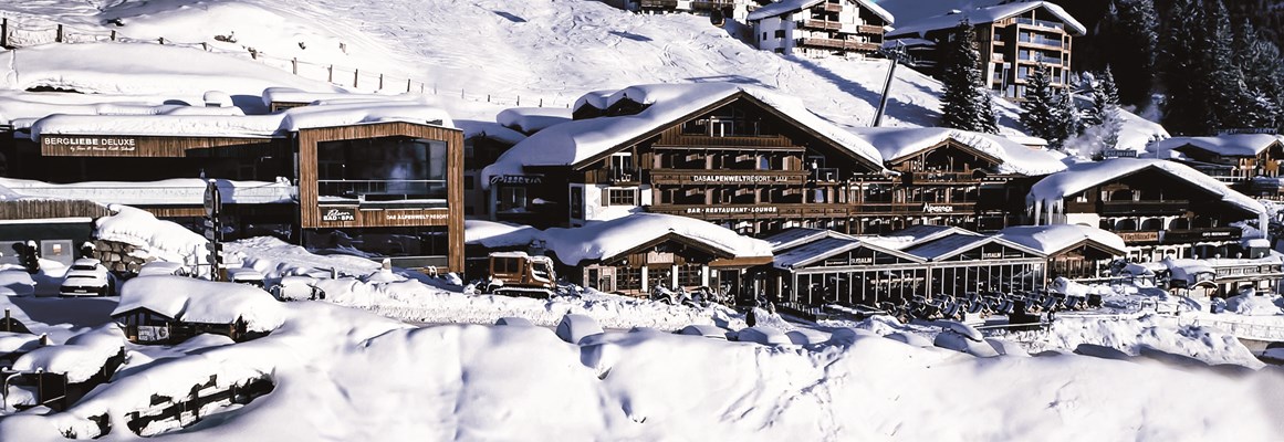 Hochzeitslocation: Hotel-Außenansicht | Winter - Das Alpenwelt Resort****SUPERIOR