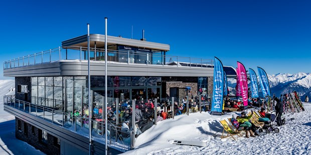 Destination-Wedding - e-Ladestation - Gipfeltreffen | Bergrestaurant | 2.300 Höhenmeter | 360° Grad Bergblick | Winter - My Alpenwelt Resort****Superior