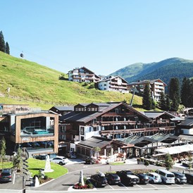 Hochzeitslocation: Das Hotel MY ALPENWELT RESORT im Zillertal - Hotel-Außenansicht | Sommer - My Alpenwelt Resort****Superior