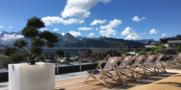 Destination-Wedding - Wellness / Pool: Wellnessbereich - Dachterrasse mit Ausblick - My Alpenwelt Resort****Superior