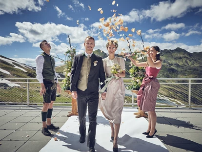 Destination-Wedding - Art der Location: Hotel / Chalet - ©Marc Gilsdorf // ©weddingstyled
Bergrestaurant Gipfeltreffen - My Alpenwelt Resort****Superior