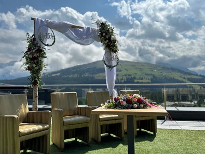 Destination-Wedding - Art der Location: Hotel / Chalet - Dachterrasse FelsenBAD&SPA - My Alpenwelt Resort****Superior