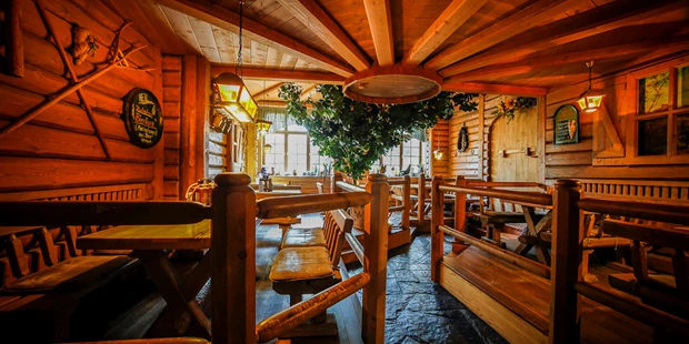 Destination-Wedding - Art der Location: Hotel / Chalet - Gastraum "Blockhaus" - Brauerei Zwönitz