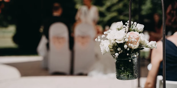 Destination-Wedding - Art der Location: Hotel / Chalet - Eine Trauung im Schlossgarten des Schloss Wulkow. - Schloss Wulkow