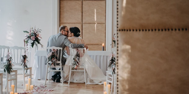 Destination-Wedding - Art der Location: Hotel / Chalet - Für eine Trauung im Inneren des Schloss Wulkow bietet das Schloss zahlreiche Möglichkeiten. - Schloss Wulkow