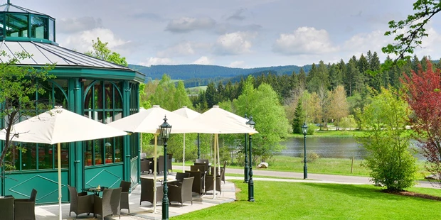 Destination-Wedding - Art der Location: Hotel / Chalet - Hochzeitslocation Pavillon Diva mit Sonnenterrasse und Blick zum Adlersee - Parkhotel Adler, Hochschwarzwald Hotelbetriebs GmbH