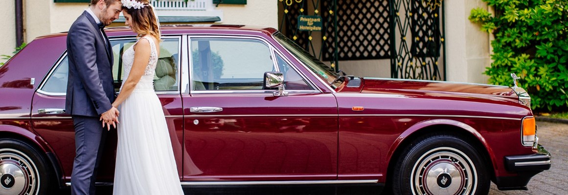 Hochzeitslocation: Mit dem Oldtimer-Rolls-Royce zur Trauung im Park des Hotels oder zum Standesamt im Ort - Parkhotel Adler, Hochschwarzwald Hotelbetriebs GmbH