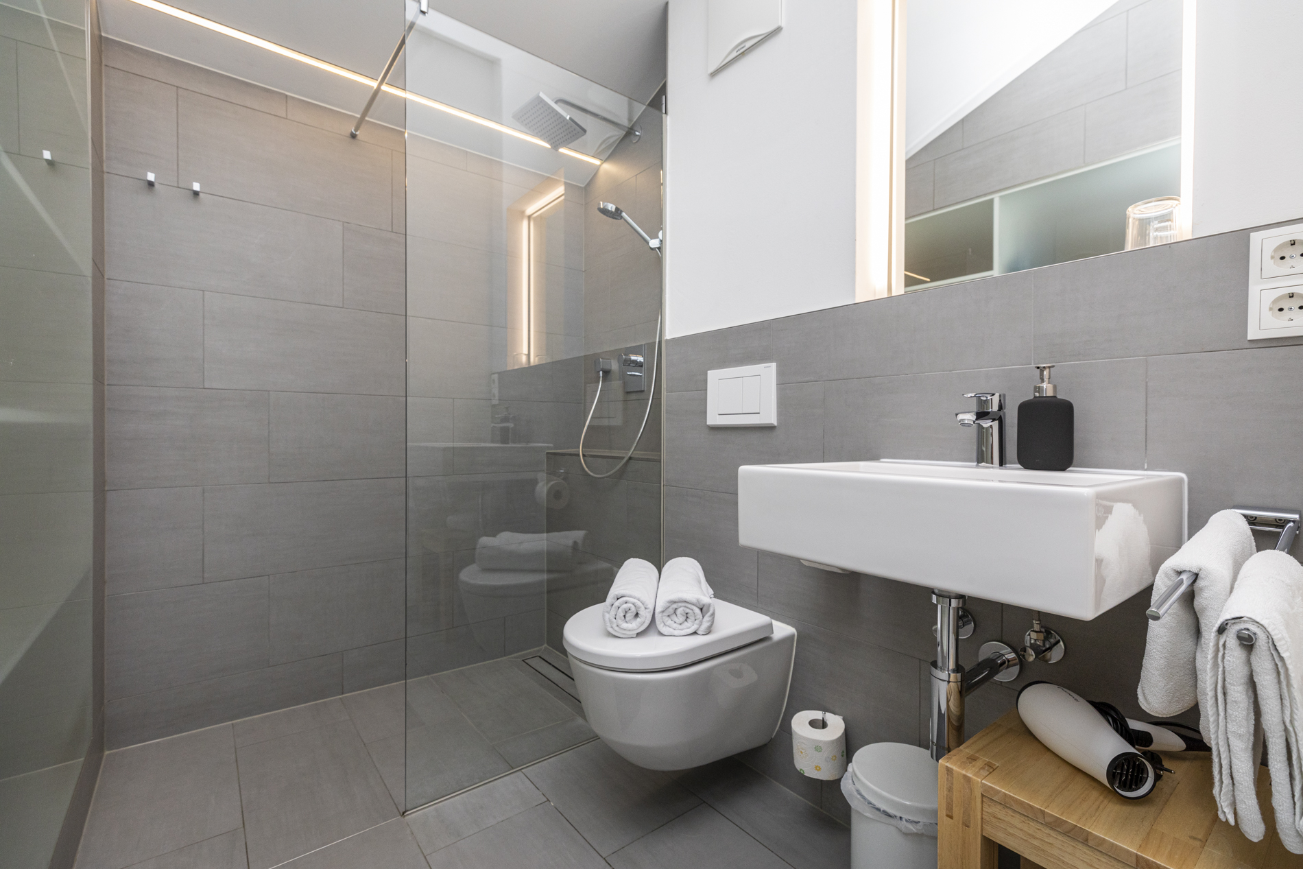 Destination-Wedding - Preisniveau Hochzeitsfeier: €€ - Österreich - 8 Bäder - haus deutinger - micro wedding