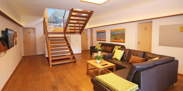 Destination-Wedding - Exklusivität - Salzburg - ALPIN ATRIUM
Gemütliche Couchen zum Relaxen, Musikhören oder Fernsehen - Lumberjack Bio Bergrestaurant
