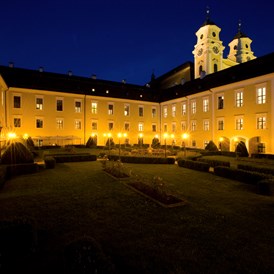 Hochzeitslocation: Schlosshotel Mondsee bei Nacht - Schlosshotel Mondsee