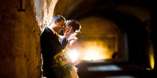 Destination-Wedding - Art der Location: Hotel / Chalet - Hochzeitsfoto Meditationsgang - Schlosshotel Mondsee