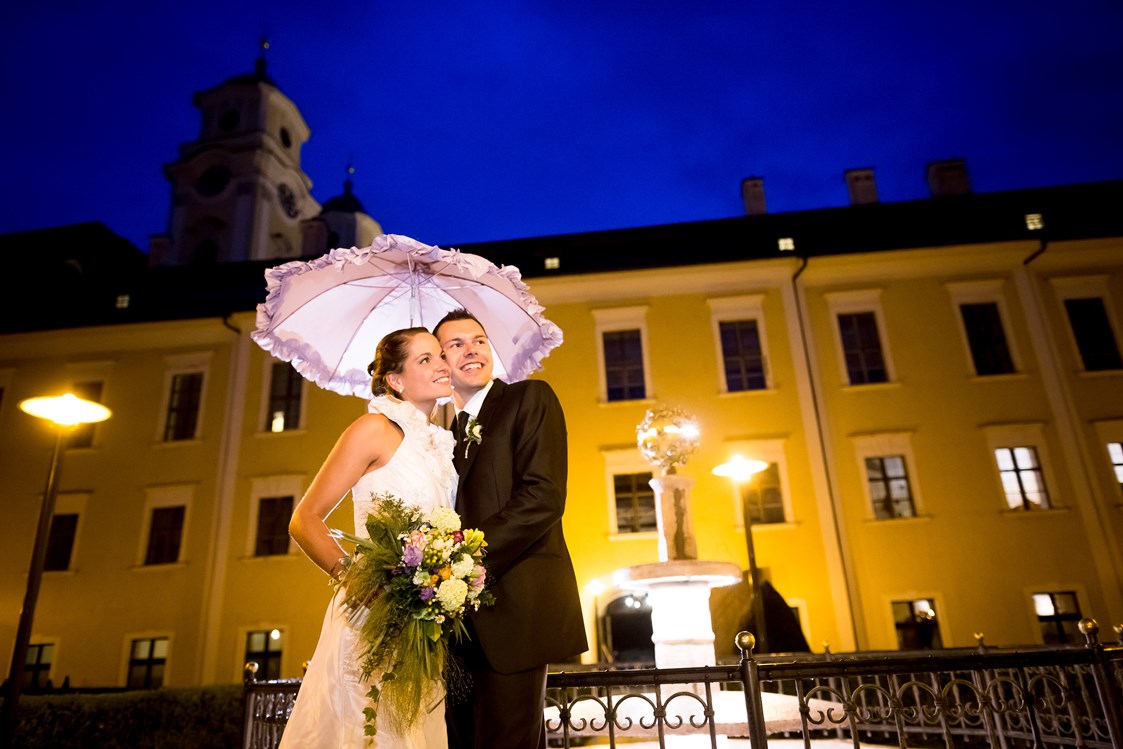 Hochzeitslocation: Hochzeitsfoto Schlossgarten bei Nacht - Schlosshotel Mondsee