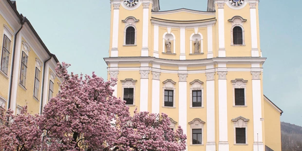 Destination-Wedding - Art der Location: Hotel / Chalet - Basilika Mondsee - Schlosshotel Mondsee