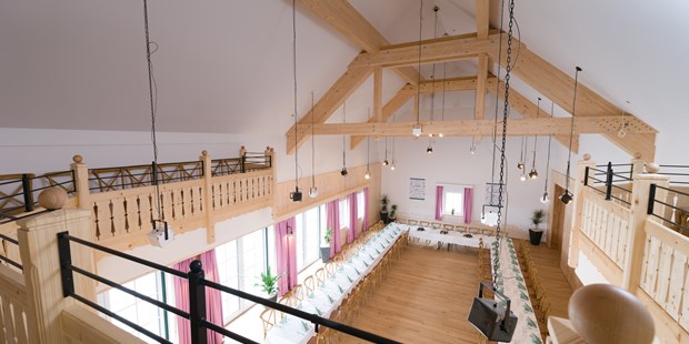 Destination-Wedding - Umgebung: am See - Der Kölblsaal in der Klangwerkstatt im Narzissendorf Zloam für Feste bis zu 140 Personen. - Narzissendorf Zloam