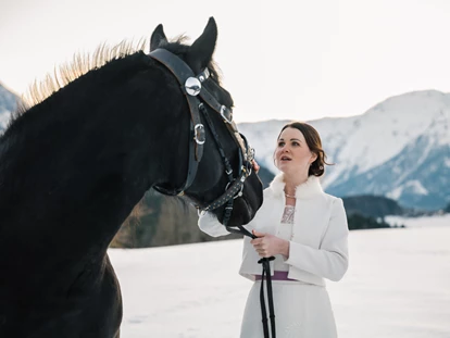 Destination-Wedding - Art der Location: Hotel / Chalet - Ein Wintermärchen bei einer Traumhochzeit mit Pferden im Narzissendorf Zloam. - Narzissendorf Zloam - Grundlsee