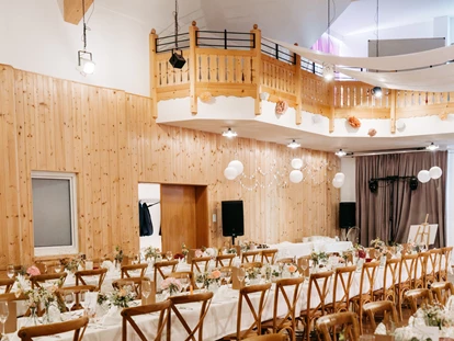 Destination-Wedding - Art der Location: Hotel / Chalet - Kölbl Saal im Veranstaltungsgebäude Klangwerkstatt im Narzissendorf Zloam - Narzissendorf Zloam - Grundlsee