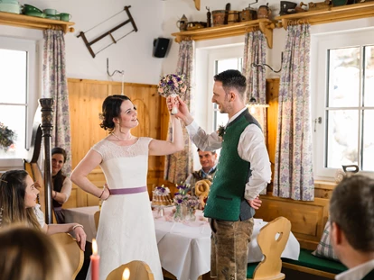 Destination-Wedding - Art der Location: Hotel / Chalet - Hochzeitstanz im Zloam Wirt im Narzissendorf Zloam - Narzissendorf Zloam - Grundlsee