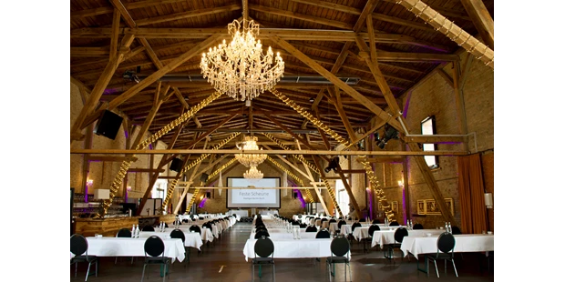 Destination-Wedding - Exklusivität - Deutschland - Die Feste Scheune bestuhlt für eine Tagung - Feste Scheune