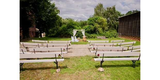 Destination-Wedding - Exklusivität - Deutschland - Scheunengarten mit freier Trauung - Feste Scheune