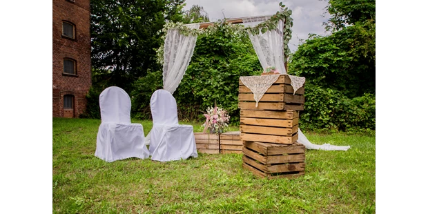 Destination-Wedding - Exklusivität - Deutschland - Scheunengarten mit freier Trauung - Feste Scheune