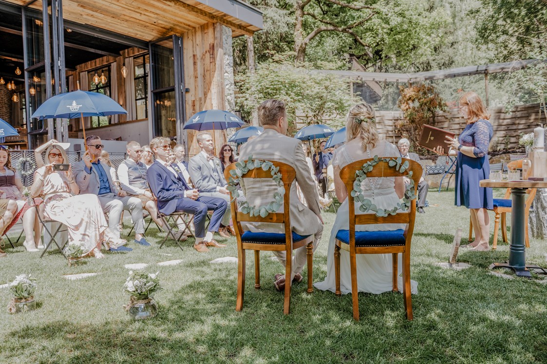 Hochzeitslocation: Die standesamtliche Trauung im Garten des Sendlhofer's. - Sendlhofer's