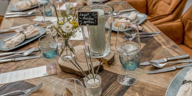 Destination-Wedding - Exklusivität - Salzburg - Wundervolle Tischdecko im Sendlhofer's. - Sendlhofer's