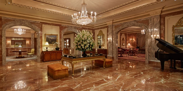 Destination-Wedding - Art der Location: Hotel / Chalet - Lobby - Regent Berlin