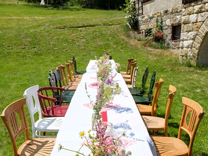 Destination-Wedding - Umgebung: am Land - Die großen Wiesenflächen des Riegelhof eigenen sich ideal für eine Hochzeit im Freien. - Riegelhof - Landsitz Doderer