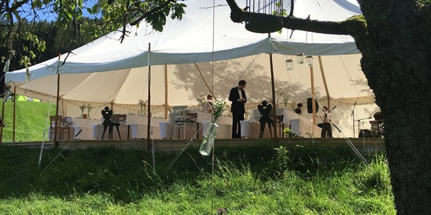 Destination-Wedding - Standesamtliche Trauung - Auf Wunsch könnt ihr auch ein Festzelt für eure Hochzeitsfeier, im Garten, aufbauen. - Riegelhof - Landsitz Doderer