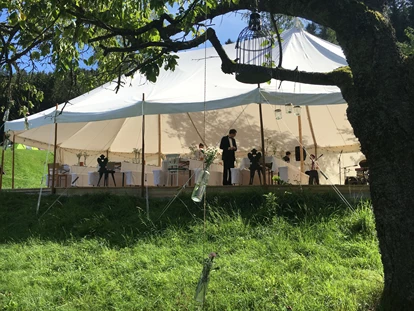Destination-Wedding - Umgebung: am Land - Auf Wunsch könnt ihr auch ein Festzelt für eure Hochzeitsfeier, im Garten, aufbauen. - Riegelhof - Landsitz Doderer