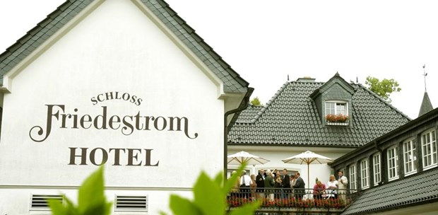 Destination-Wedding - Niederrhein - Hotelansicht  - Hotel „Schloss Friedestrom“