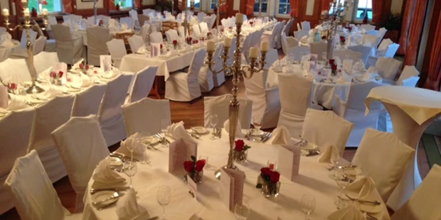 Destination-Wedding - Exklusivität - Deutschland - Unser Bankettsaal "Holunder-Kastanie" mit angrenzender Terrasse bietet ein festliches Ambiente mit Tafeln oder runden Tischen für max. 120 Personen.  - Hotel „Schloss Friedestrom“