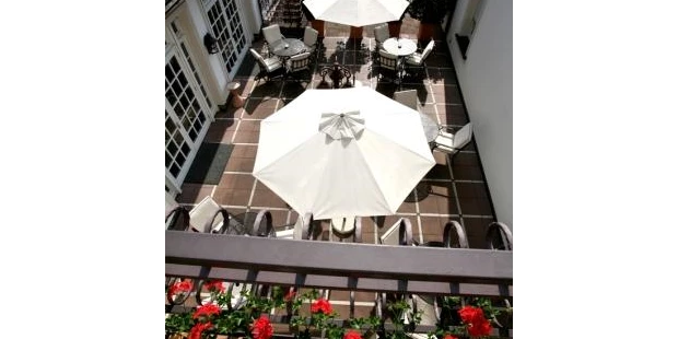 Destination-Wedding - Exklusivität - Deutschland - Terrasse
Exklusiv für alle Feiern, die im Bankettsaal "Holunder-Kastanie" stattfinden.  - Hotel „Schloss Friedestrom“