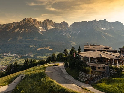 Destination-Wedding - Exklusivität - Wilder Kaiser - Unsere jezz Alm: einzigartig in Alleinlage gelegen mit grandiosem Blick auf das Bergmassiv des Wilden Kaisers und das ganze Söllandl. Wir genießen das ganze Jahr über Sonnenschein. - jezz AlmResort Ellmau