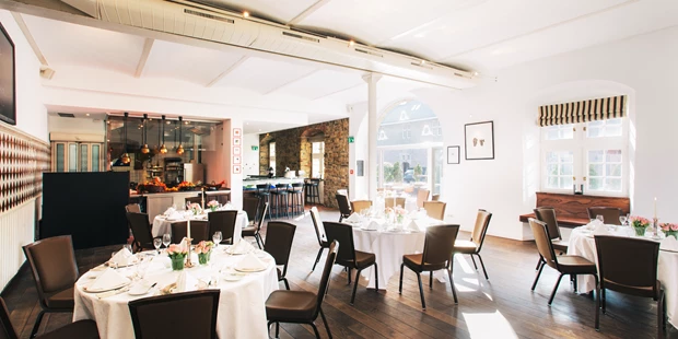 Destination-Wedding - Art der Location: Hotel / Chalet - Remise - Schlosshotel Hugenpoet