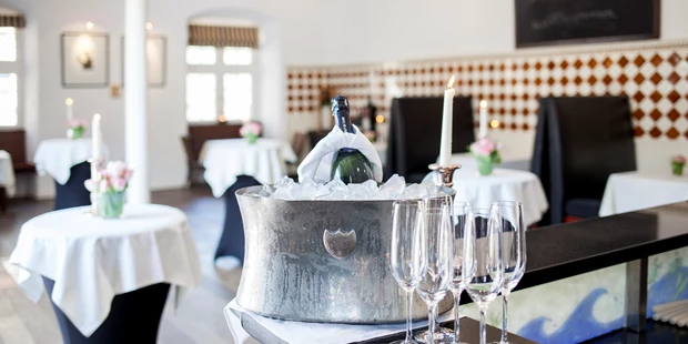 Destination-Wedding - Art der Location: Hotel / Chalet - Remise - Schlosshotel Hugenpoet