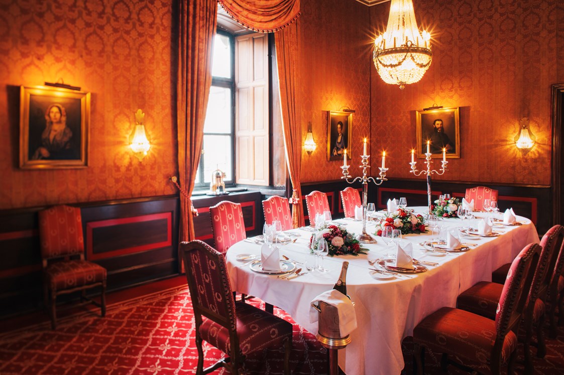 Hochzeitslocation: Roter Salon - Schlosshotel Hugenpoet