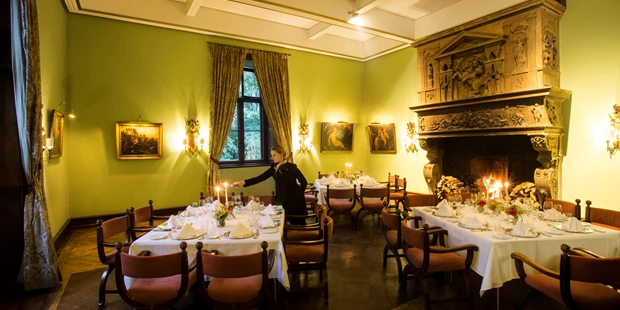 Destination-Wedding - Art der Location: Hotel / Chalet - Grüner Salon - Schlosshotel Hugenpoet