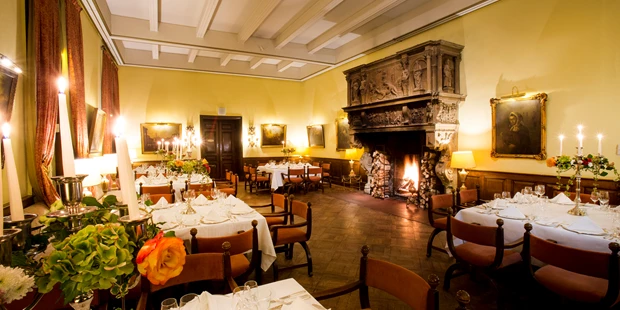Destination-Wedding - Art der Location: Hotel / Chalet - Kaminzimmer - Schlosshotel Hugenpoet