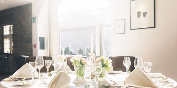 Destination-Wedding - Art der Location: Hotel / Chalet - Remise - Schlosshotel Hugenpoet