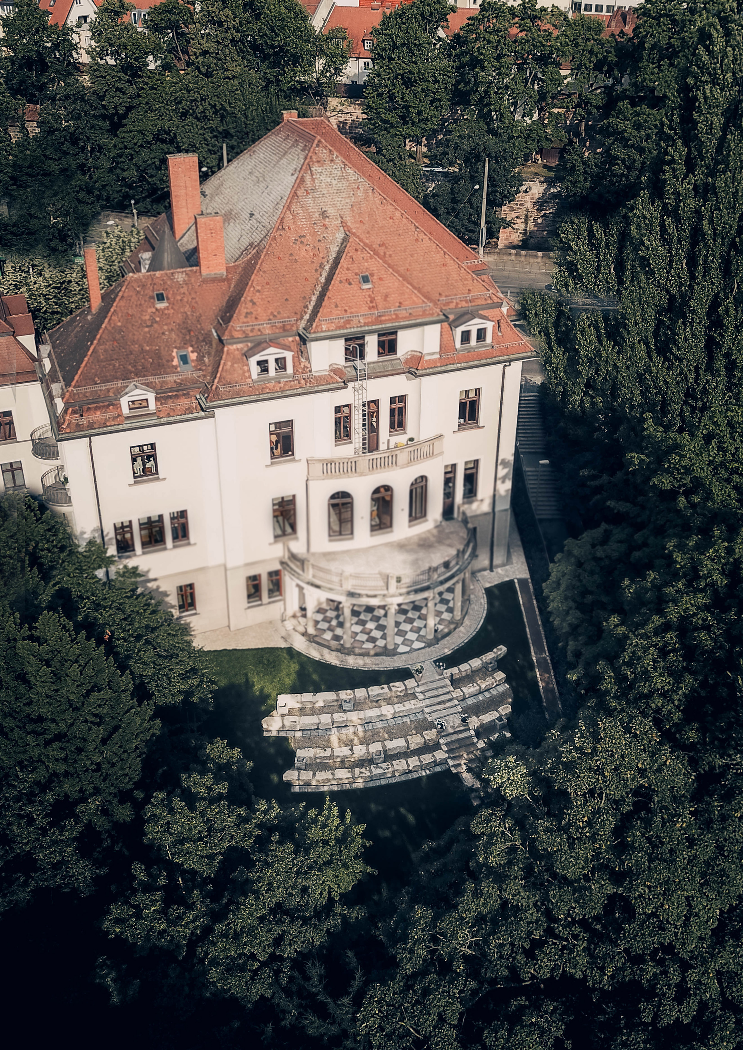 Destination-Wedding - Preisniveau Hochzeitsfeier: €€ - Stadtvilla Nürnberg