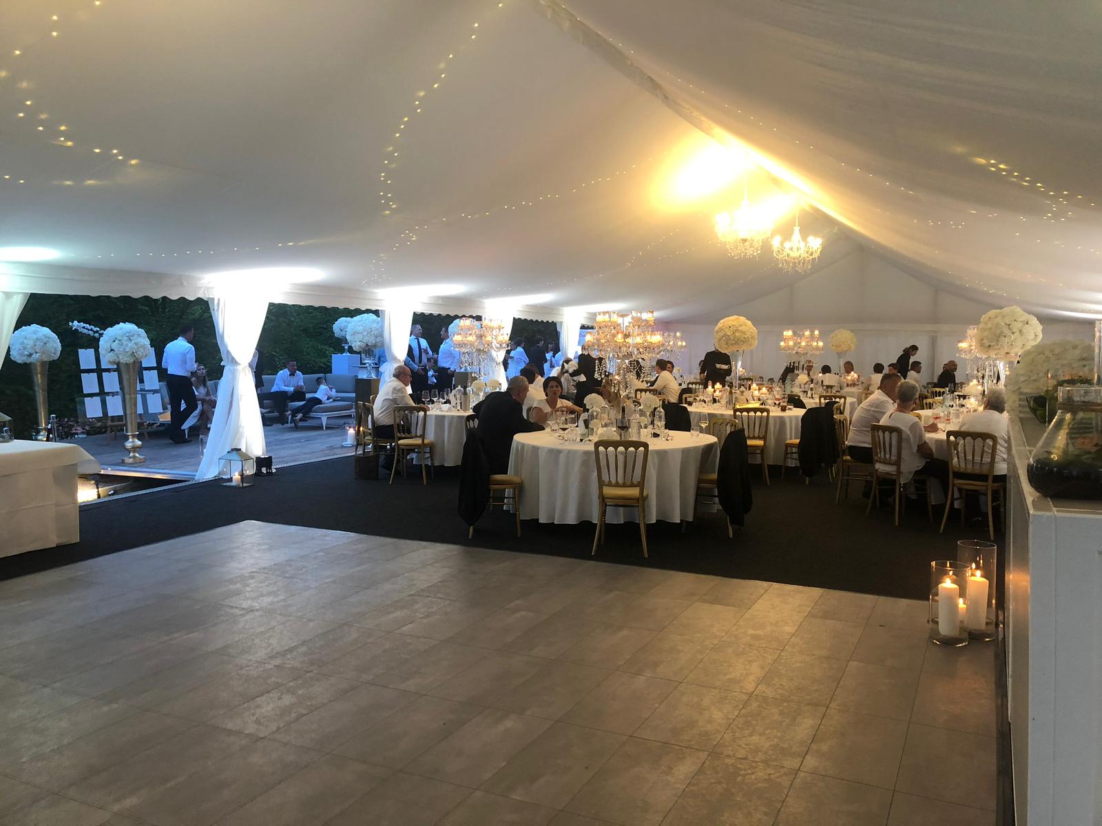 Destination-Wedding - Hessen Süd - Innenansicht mit Himmel - bellabianco