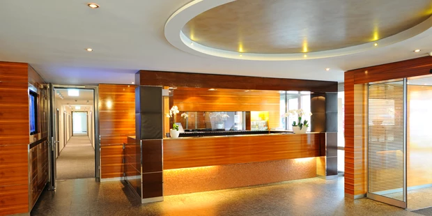 Destination-Wedding - Exklusivität - Deutschland - Hotelempfang/ Lobby - Schlosshotel Monrepos