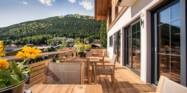 Destination-Wedding - Exklusivität - Deutschland - Terrasse 1200nn tagsüber - Alpin Chalets Oberjoch