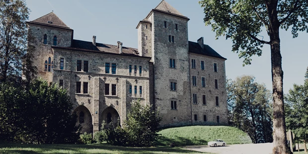 Destination-Wedding - Exklusivität - Salzburg - Auffahrts-/Park-Ansicht - Schloss Fischhorn
