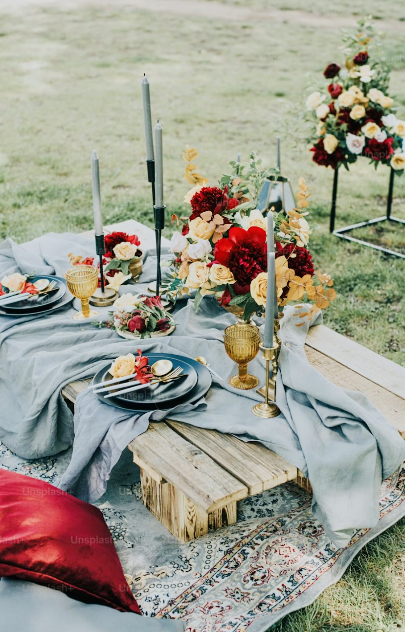 Zwischen Efeu und Rosen woliday Programmvorschlag Romantisches Picknick im Garten